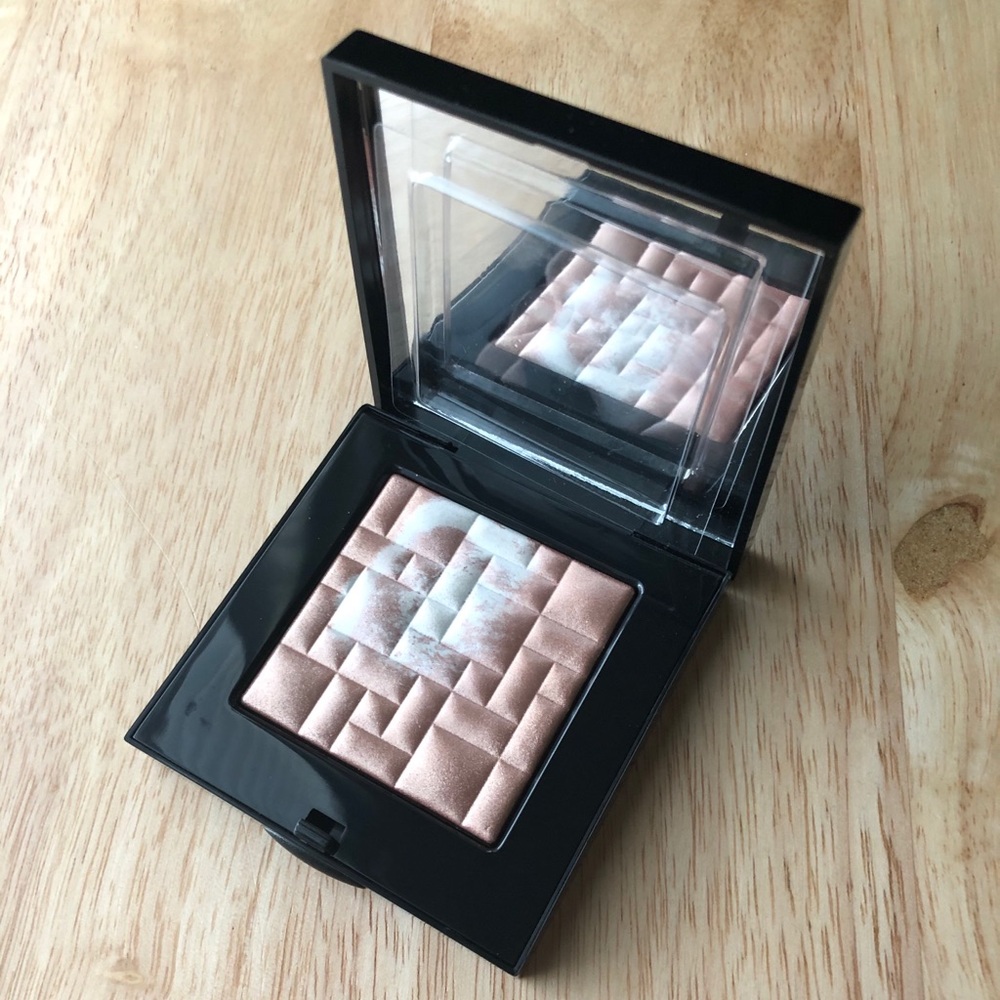 NEW Bobbi Brown Pink Glow Highlighting Powder
